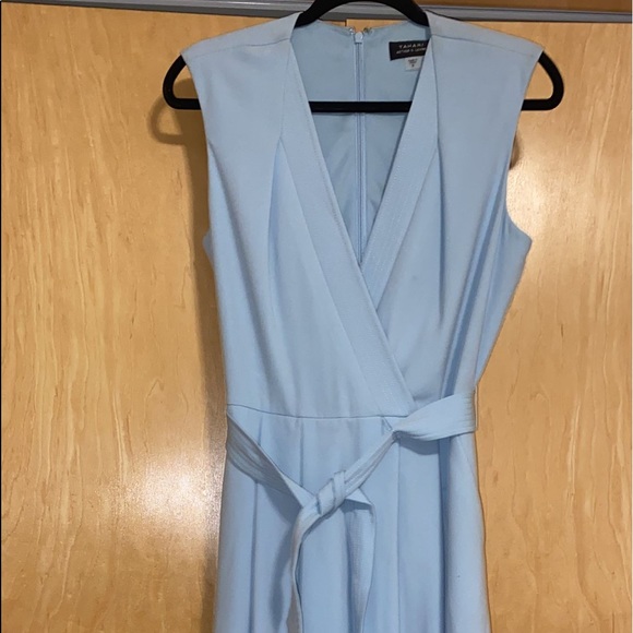 Tahari by Arthur S. Levine Women's Sleevless V-Neck Crepe - Picture 14 of 16